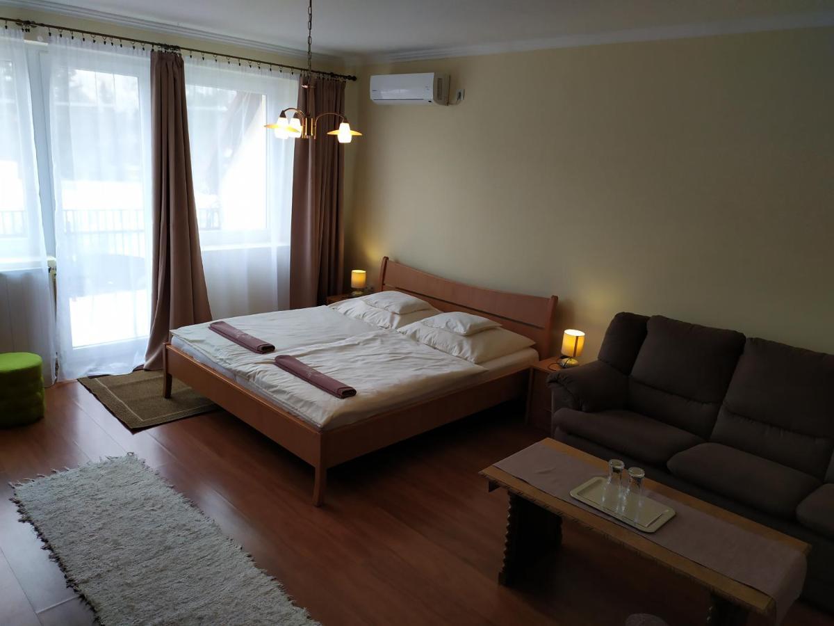 Szilvia Panzio Gyomaendrod Bed & Breakfast Exterior photo