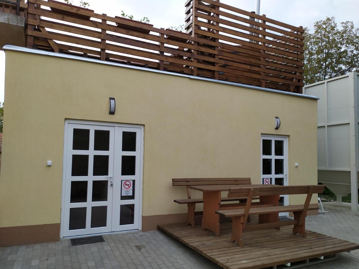 Szilvia Panzio Gyomaendrod Bed & Breakfast Exterior photo